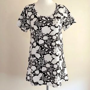 {LULAROE} Classic T in Black + White Floral